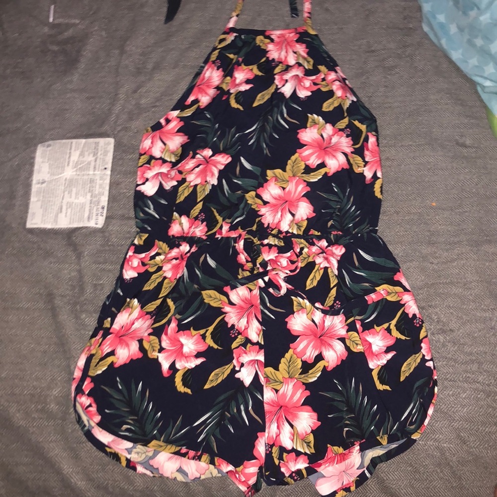 Romper size L and fit as XL